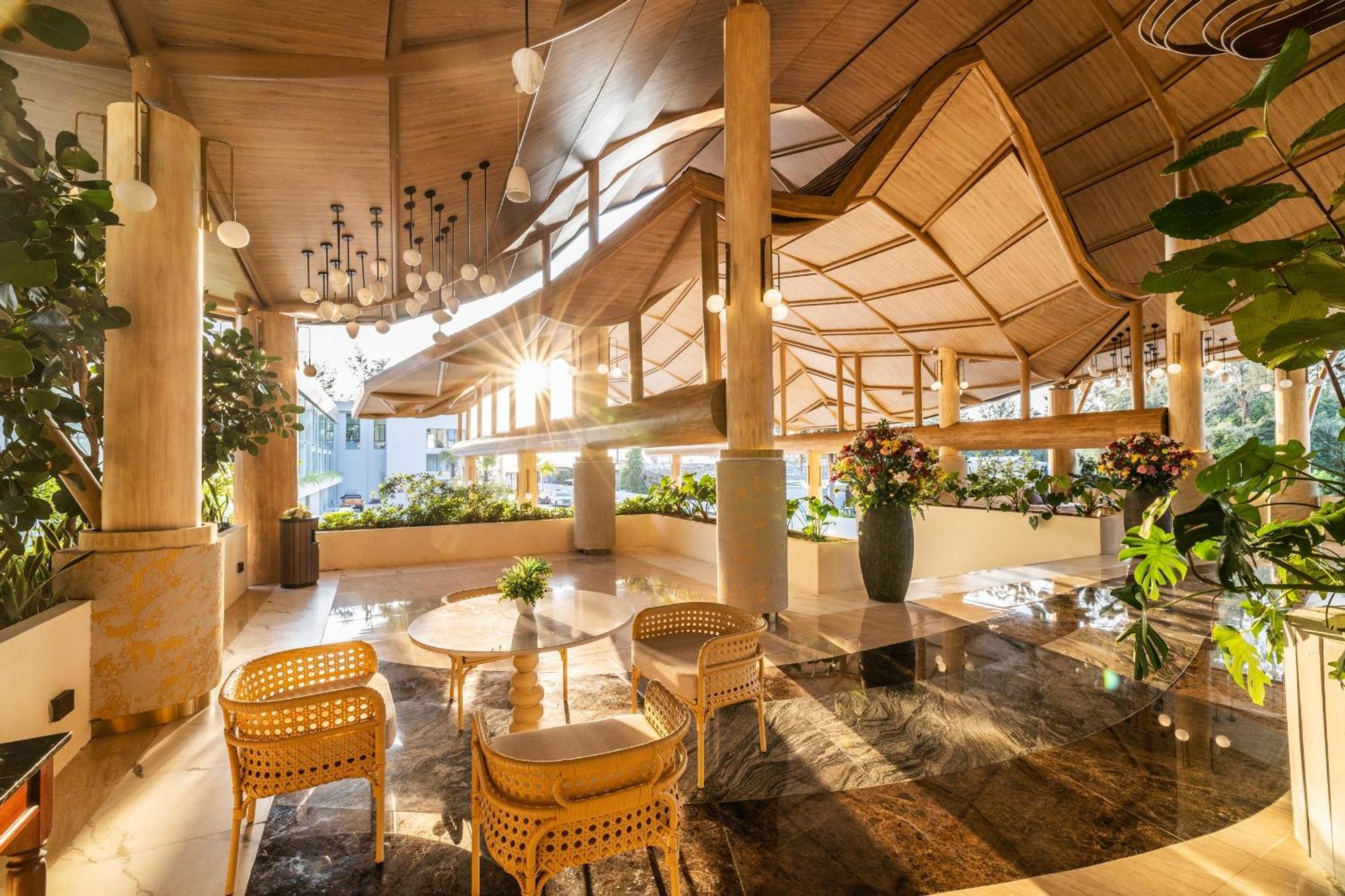 Phuket Emerald Beach Resort Karon Exterior foto